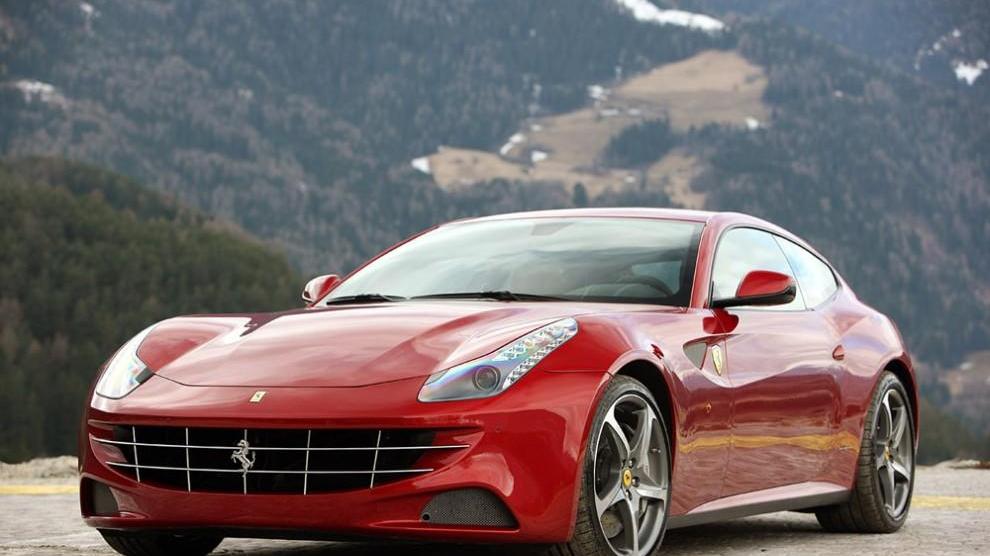 Bloccata dalla Finanza a Torino una Ferrari FF di contrabbando