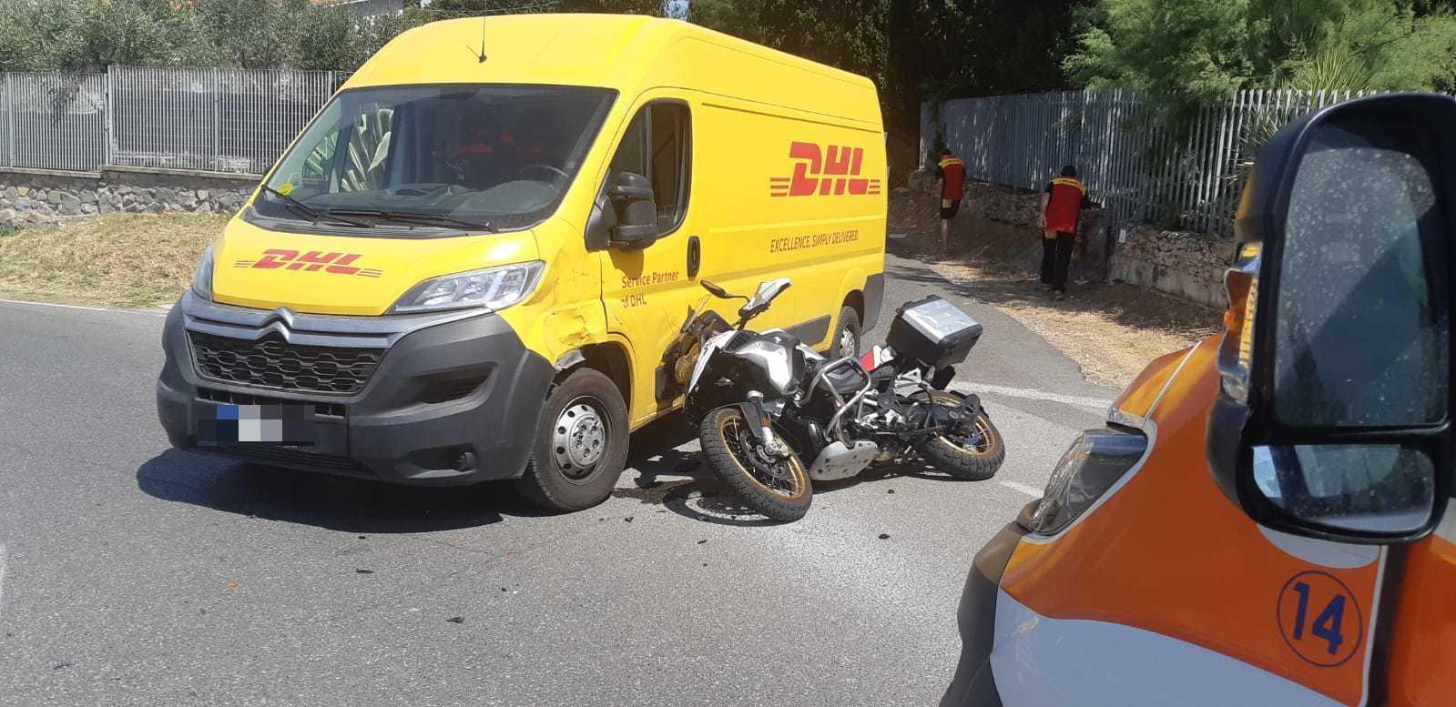 L'ambulanza della Svs sul luogo dell'incidente