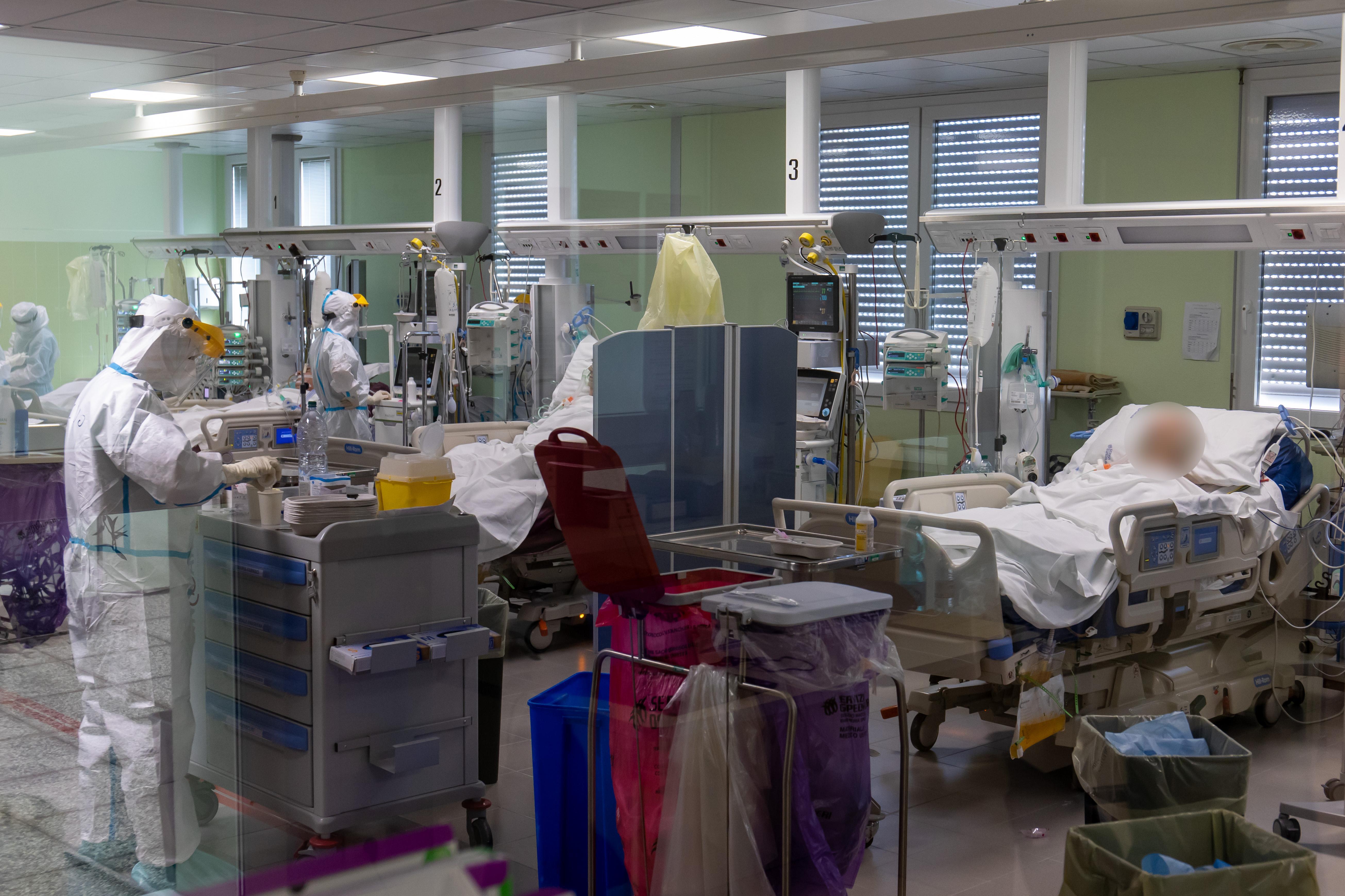 Torna a riempirsi la terapia intensiva dell'ospedale di Cona