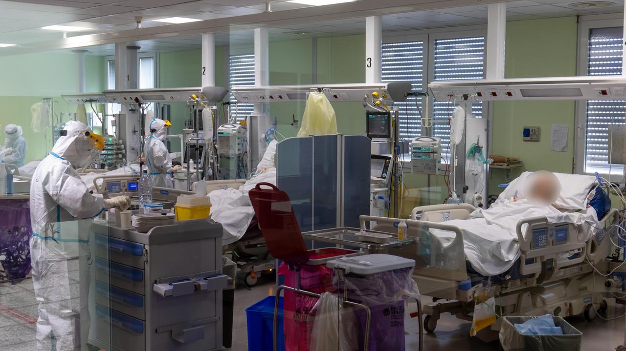 Torna a riempirsi la terapia intensiva dell'ospedale di Cona