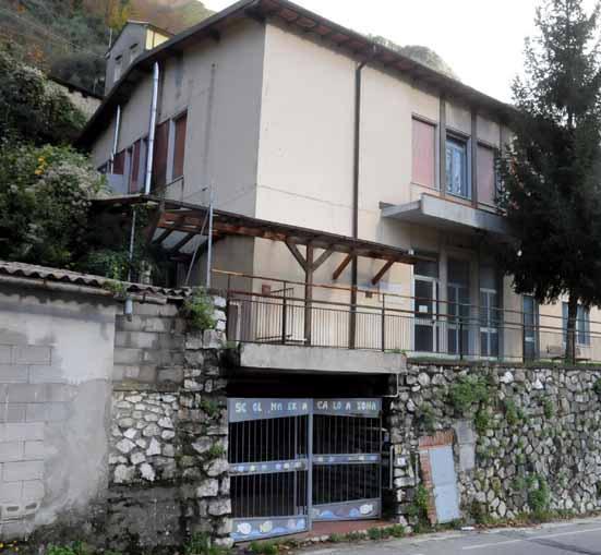 «È nostra». «Non è vero» Alpini e circolo Endas litigano per un’aula 