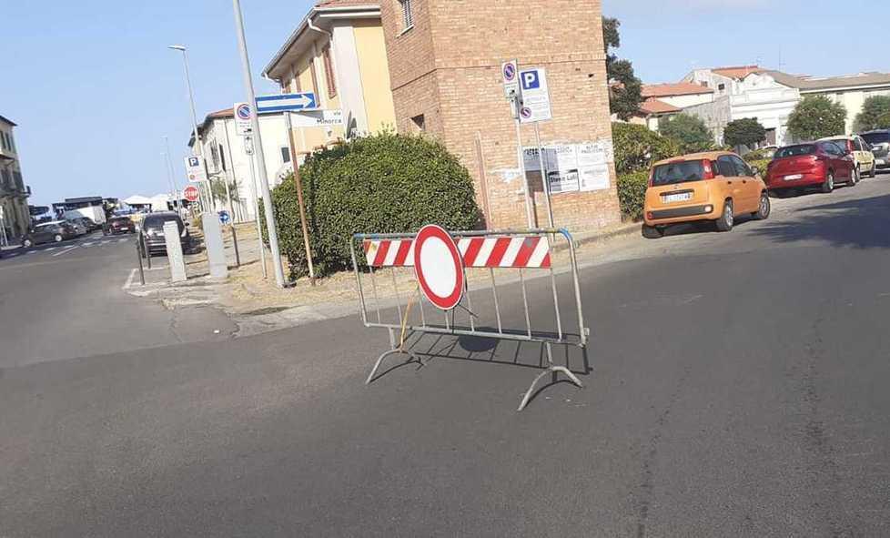 Via Maiorca chiusa, i cittadini di Marina di Pisa: «Solo disagi» 