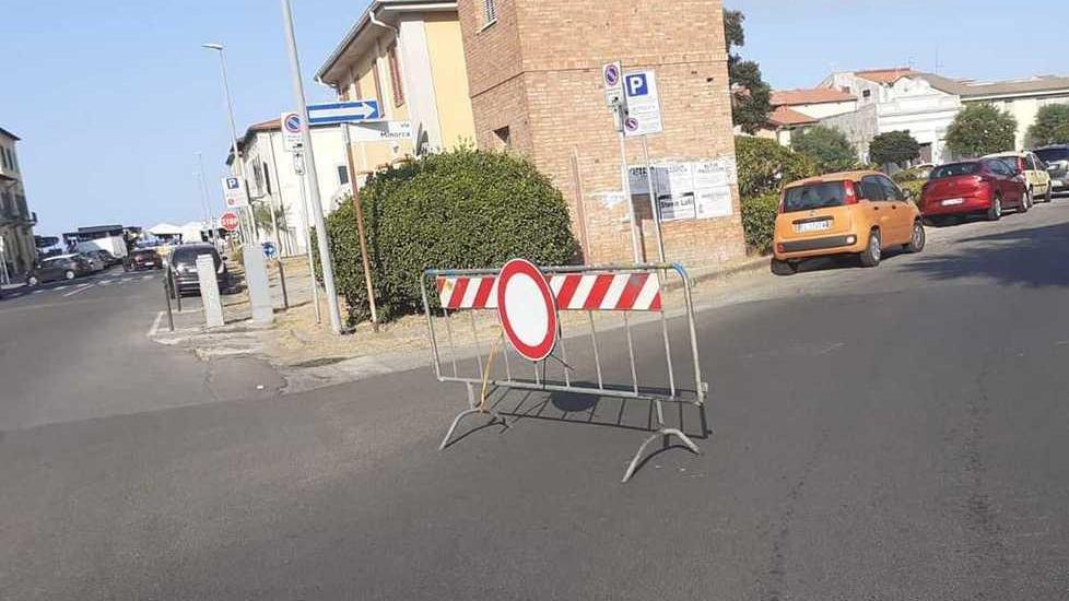 Via Maiorca chiusa, i cittadini di Marina di Pisa: «Solo disagi»