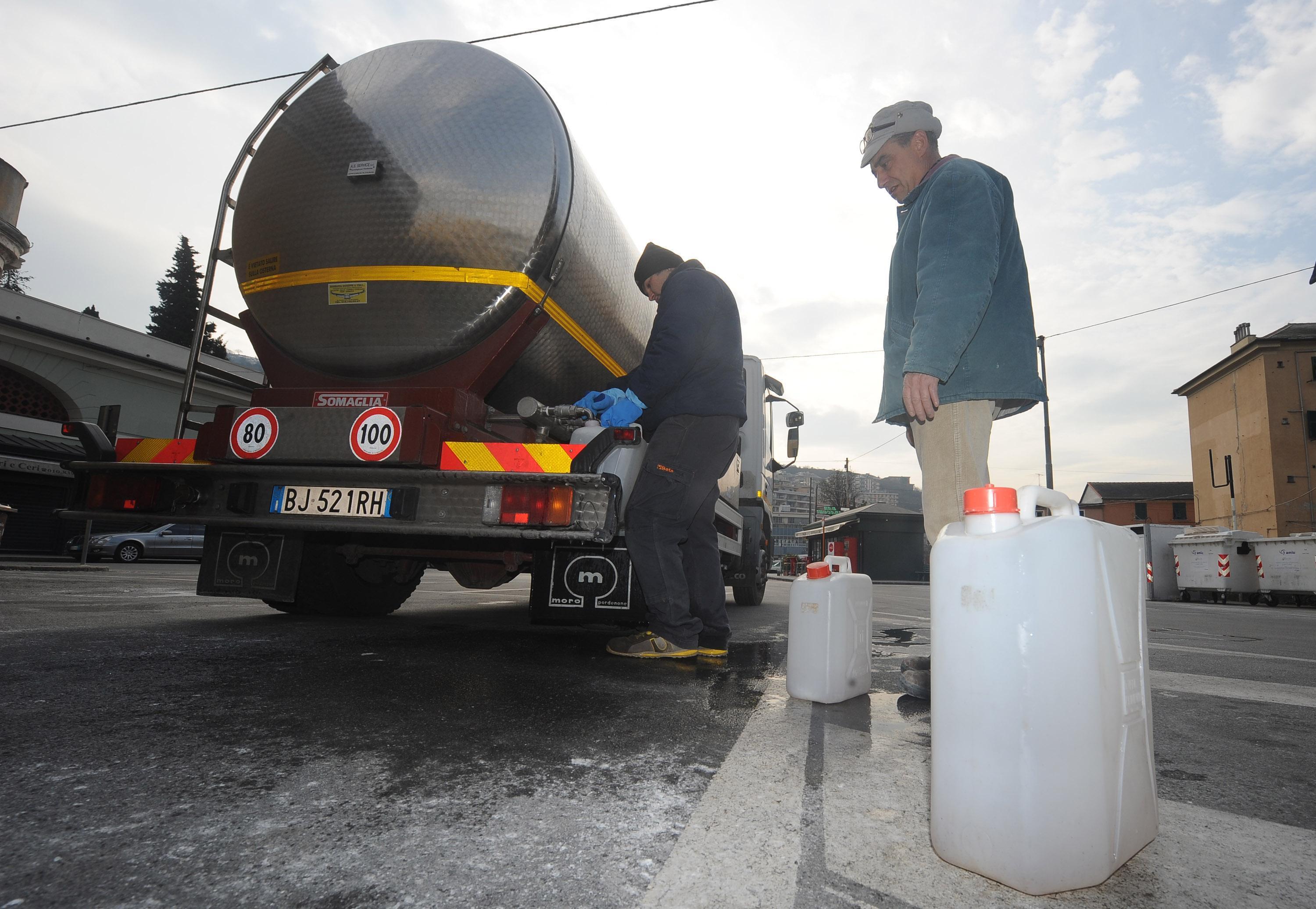Due giorni senz’acqua, nove autobotti in città