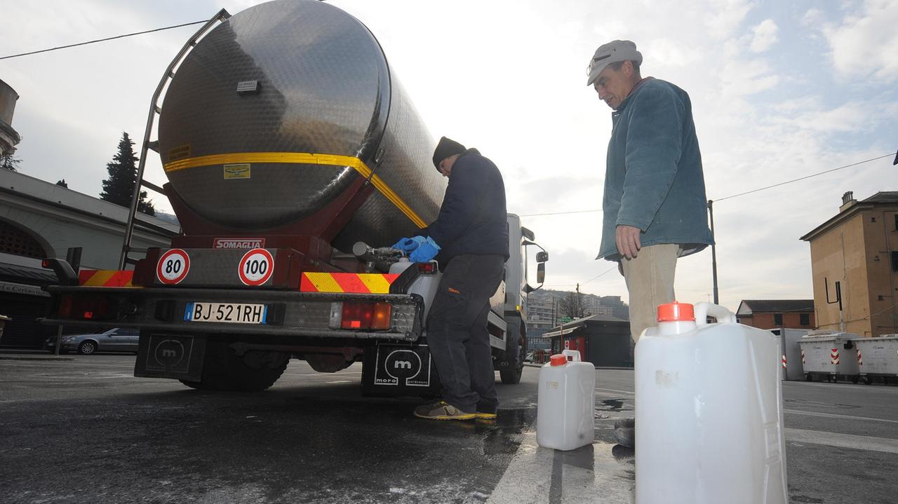 Due giorni senz’acqua, nove autobotti in città