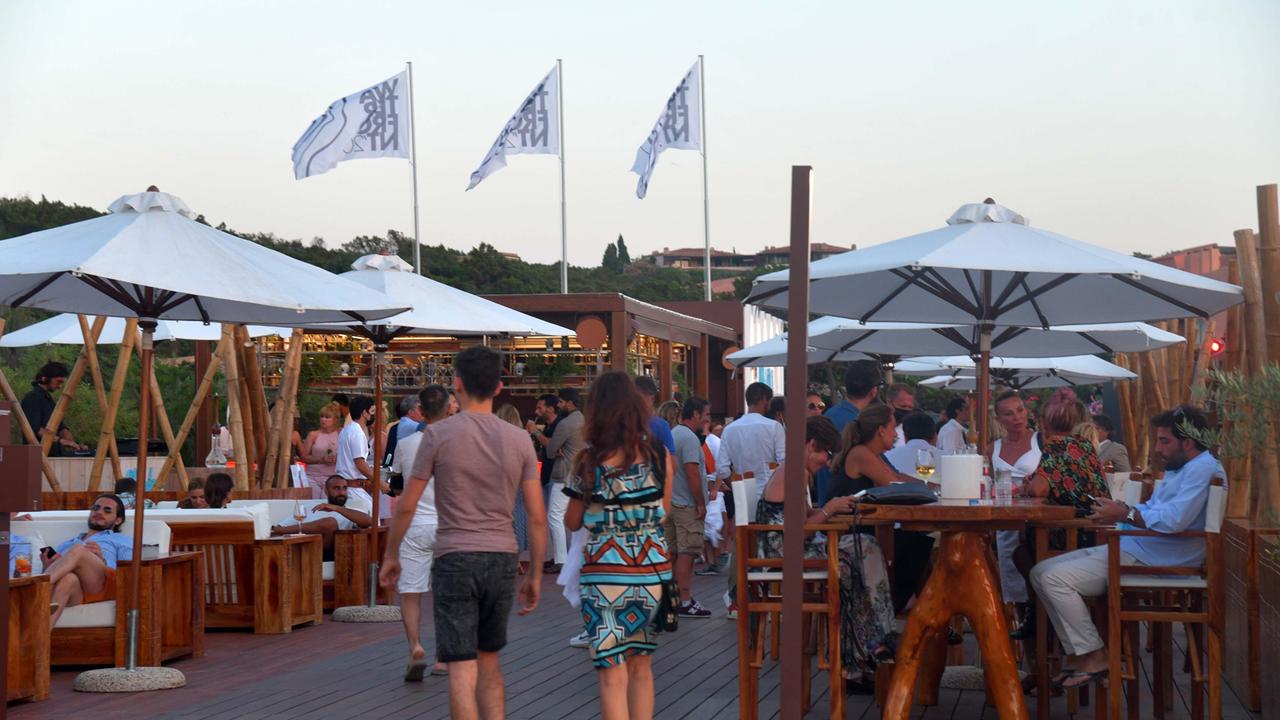Il turismo che riparte in Sardegna, negozi e intrattenimento ai livelli del luglio 2019