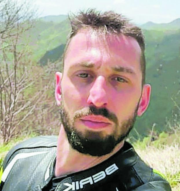 Muore in moto a 36 anni sulla Cisa La vittima lascia due figli piccoli 