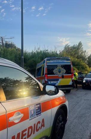 Morde un carabiniere e fugge dopo il furto ma perde il portafoglio