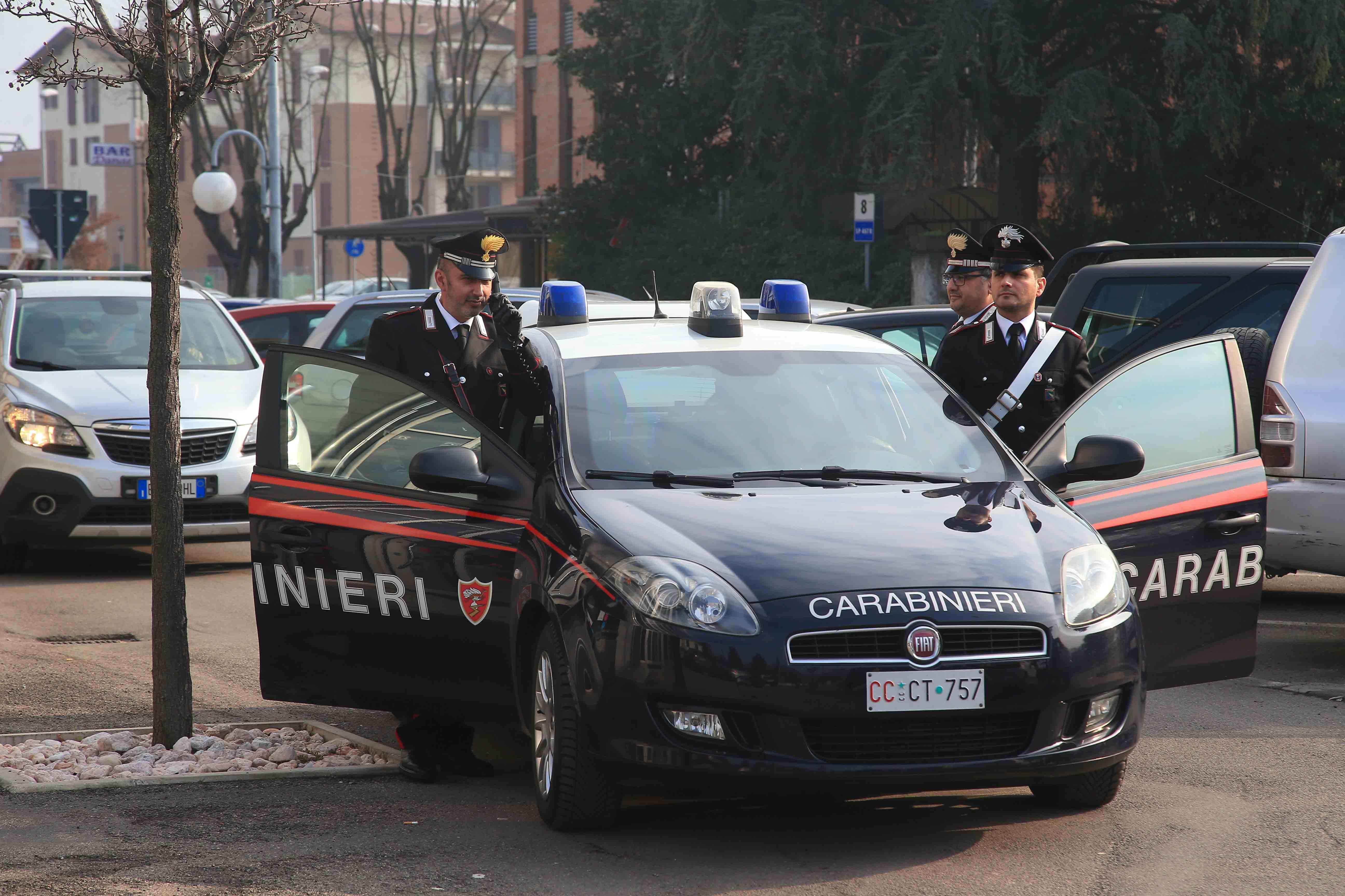 I carabinieri di Scandiano durante alcuni accertamenti