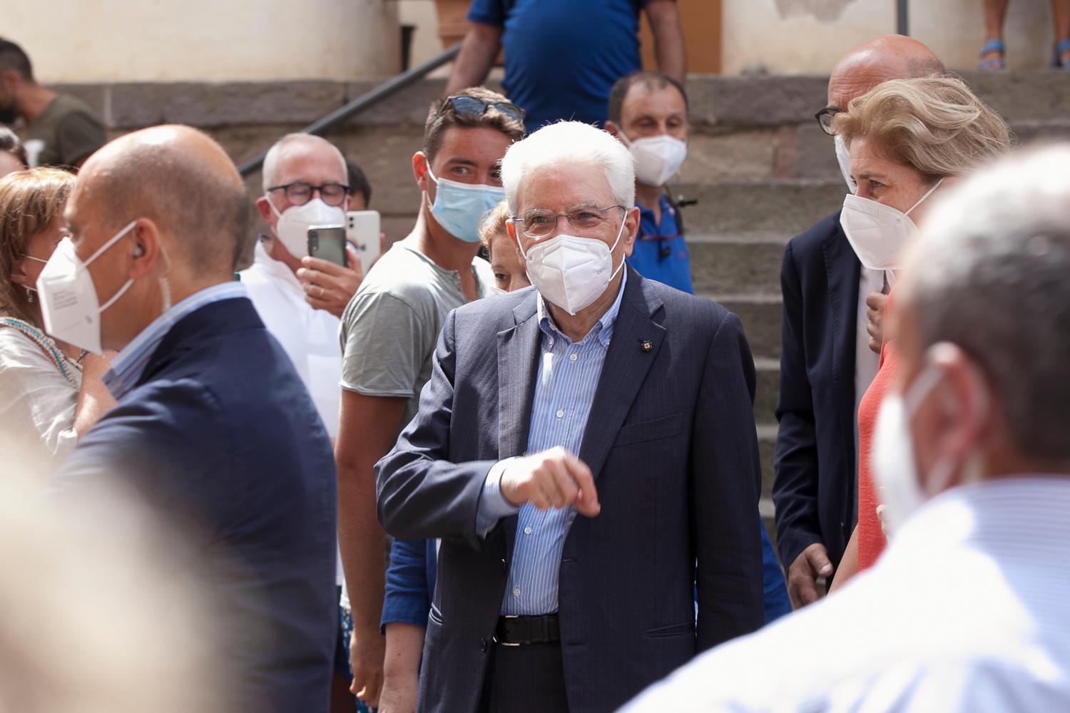 Il presidente Mattarella in occasione della messa in cattedrale ad Alghero