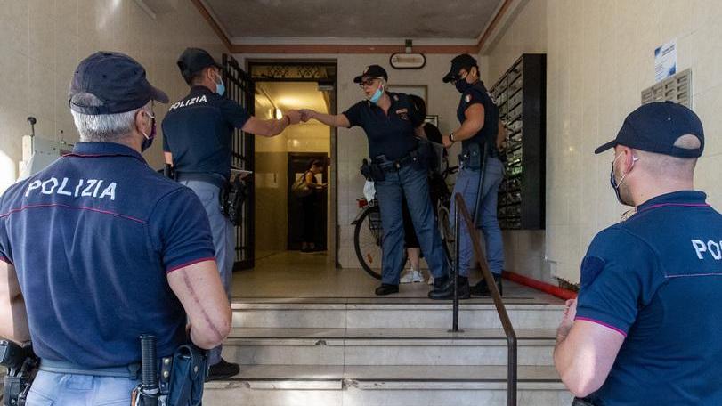 Ferrara, bivacchi al Grattacielo. All’ultimo piano affittavano pianerottoli