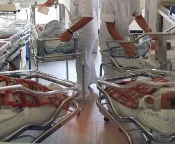 Neonata in crisi di astinenza tolta ai genitori: sarà adottata 