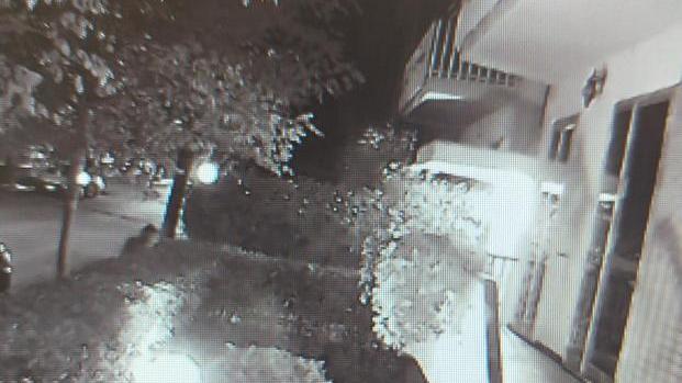 Con il buio tentano di rubare in una casa ma il colpo fallisce
