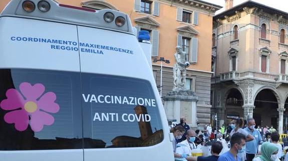 Altra tappa per il camper vaccinale Domani ferma in piazza a Carpineti
