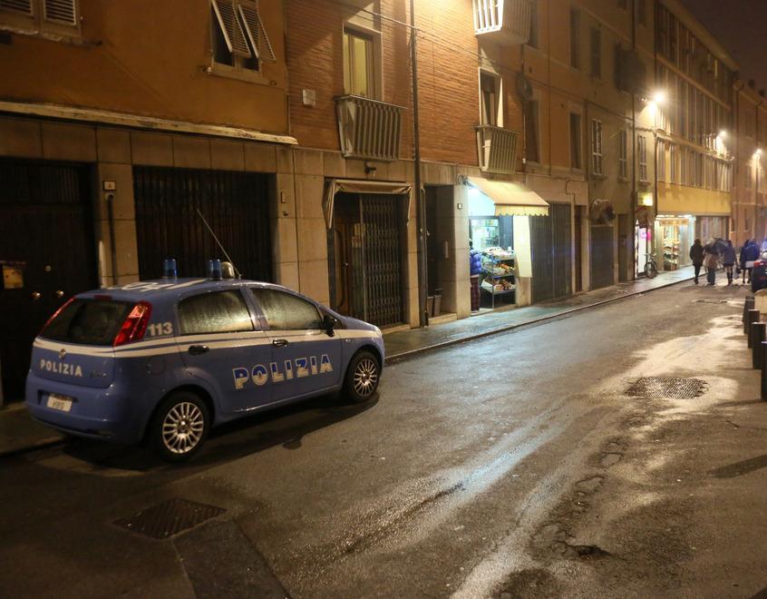 Litigi fra stranieri in via Secchi In tasca a un 23enne trovato un coltello 