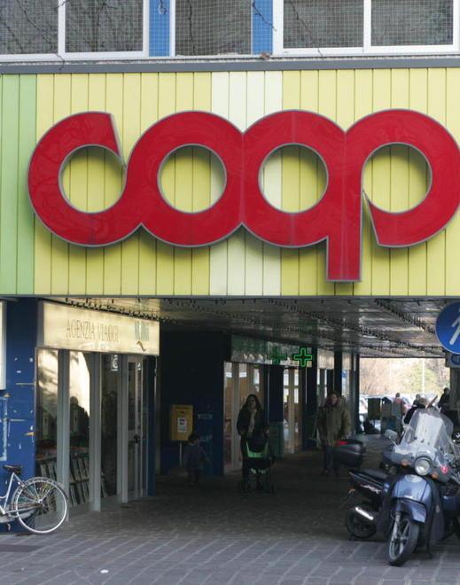 Cade mentre scappa dopo il colpo alla Coop In manette un 28enne