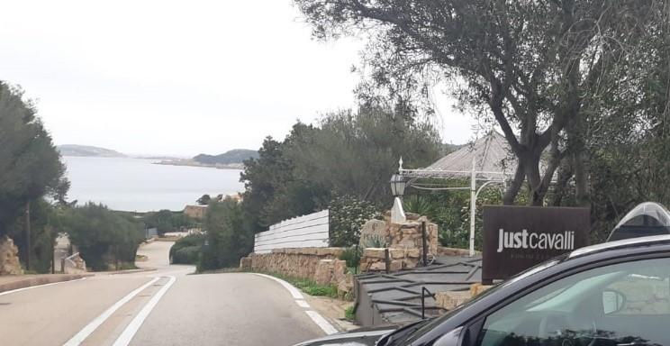 Arzachena, balli senza mascherina e carenze igieniche in cucina: Just Cavalli chiuso per 5 giorni