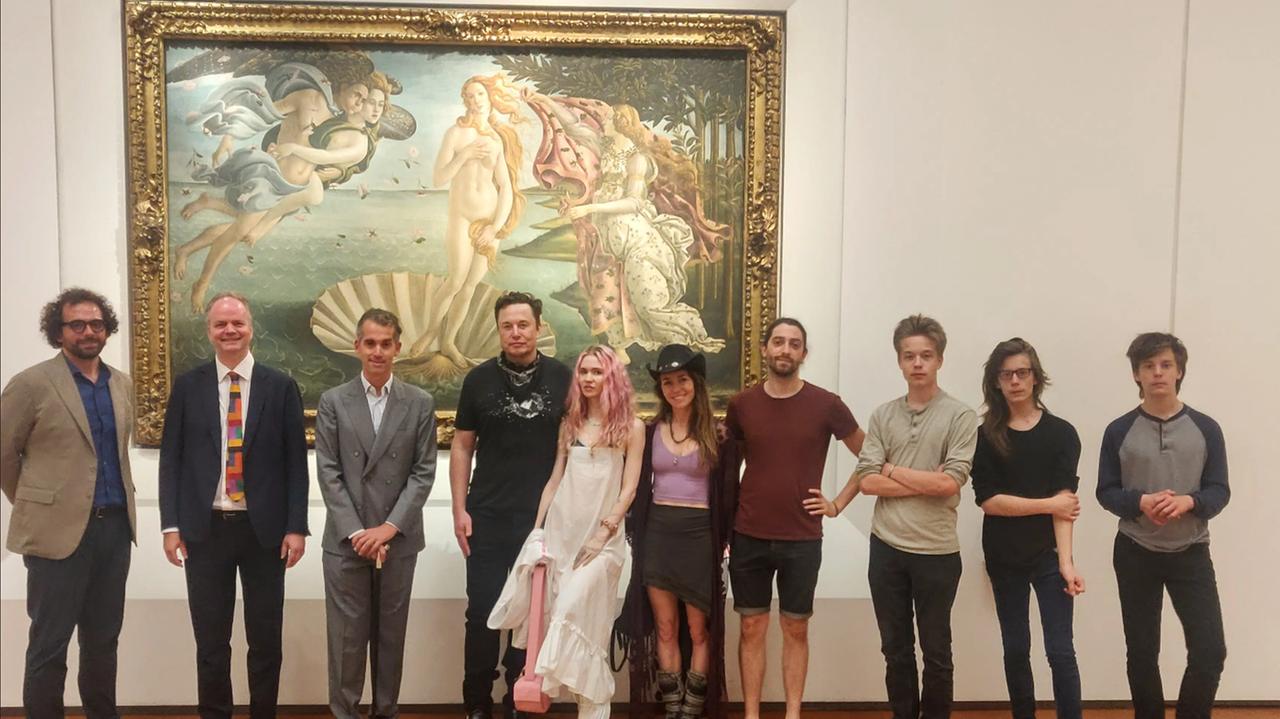 Firenze, Elon Musk visita Palazzo Vecchio e gli Uffizi
