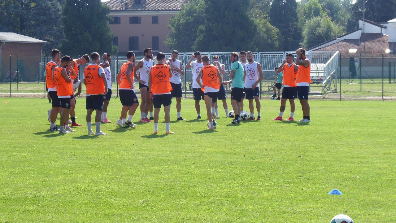 Aimo Diana con i giocatori prima dell'inizio dell'allenamento