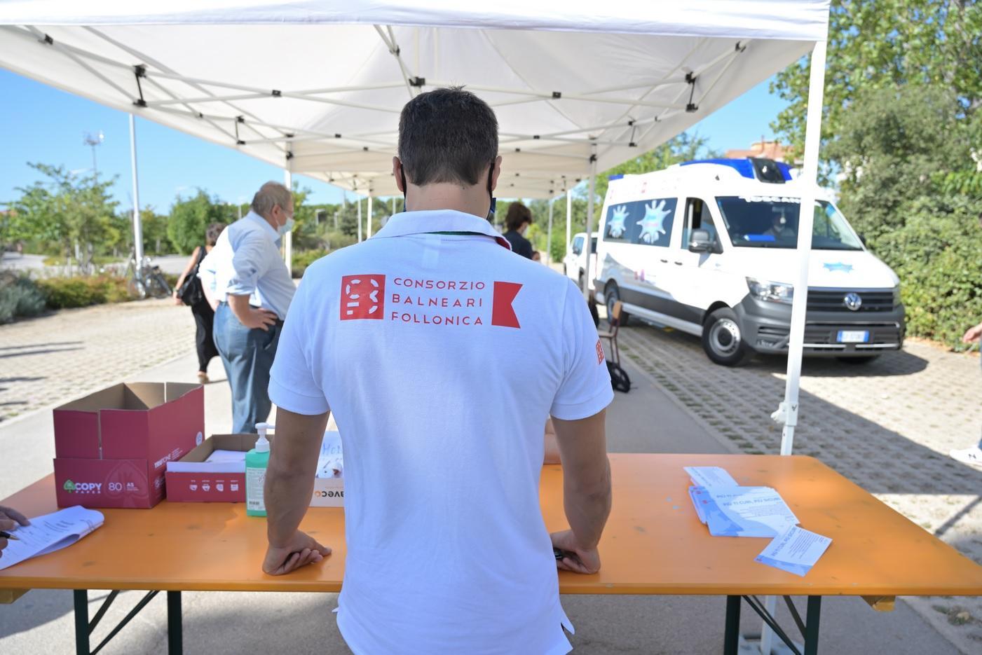 Il camper della Regione durante la tappa di Follonica