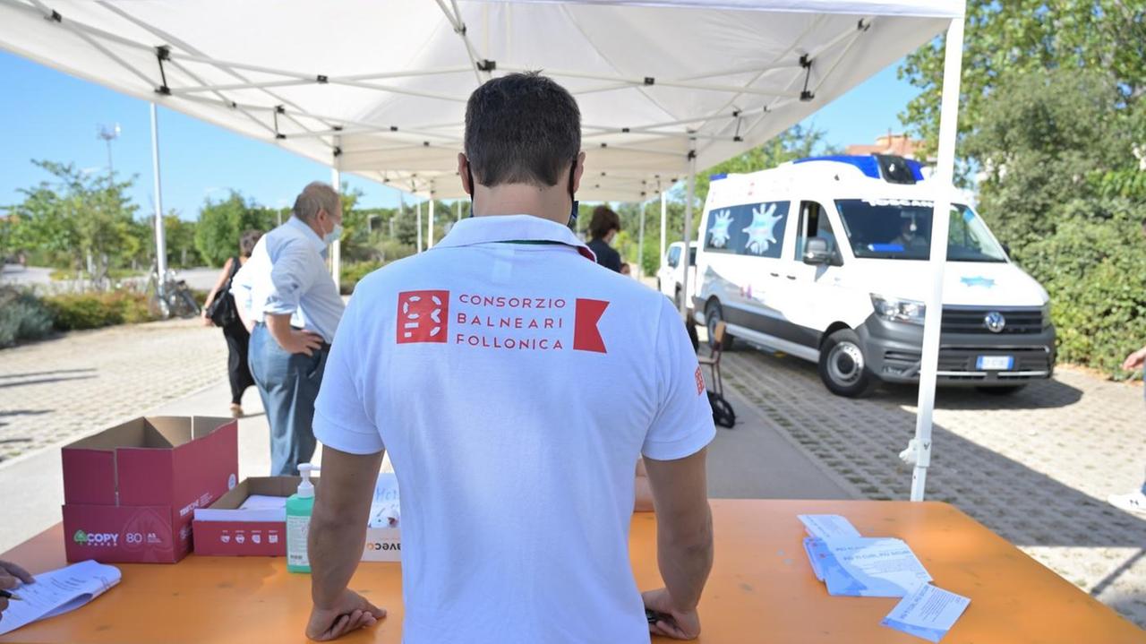 Il camper della Regione durante la tappa di Follonica