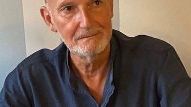 Nei racconti di Giampiero Gelmi il palcoscenico è la Versilia