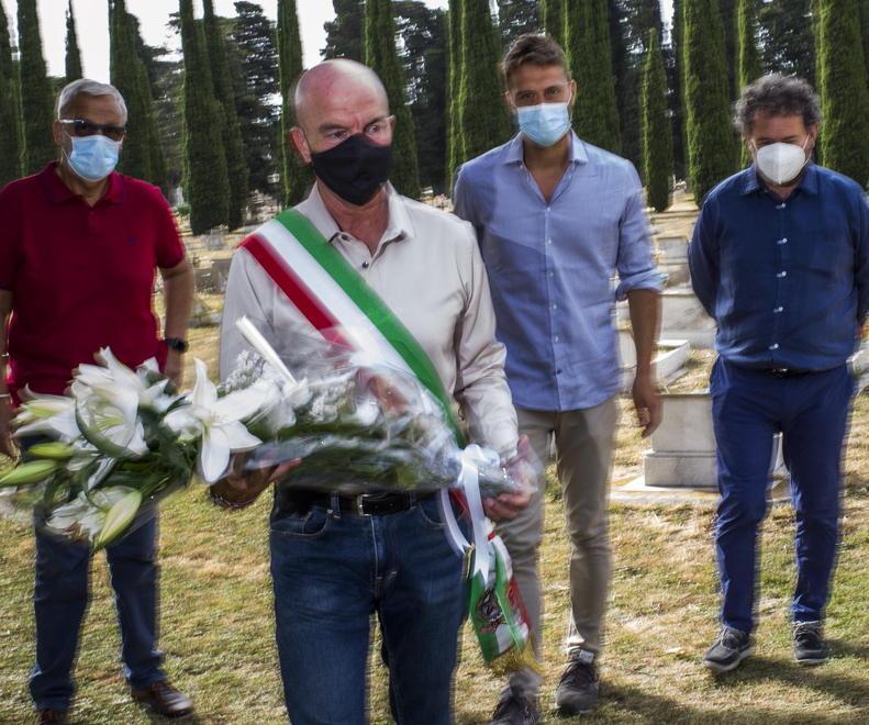 Il nome dei fratellini alla scuola di Corea «Livorno torni a essere la città dell’accoglienza»