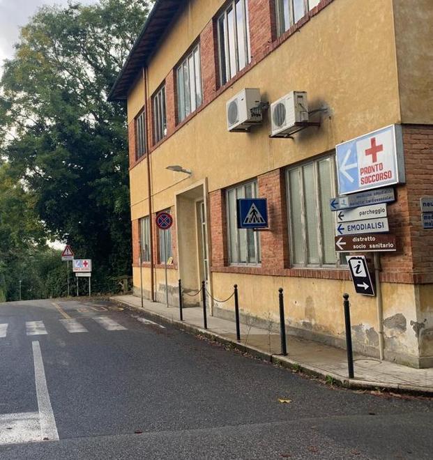 Caso ortopedici, l’Asl: «Un medico per le urgenze»
