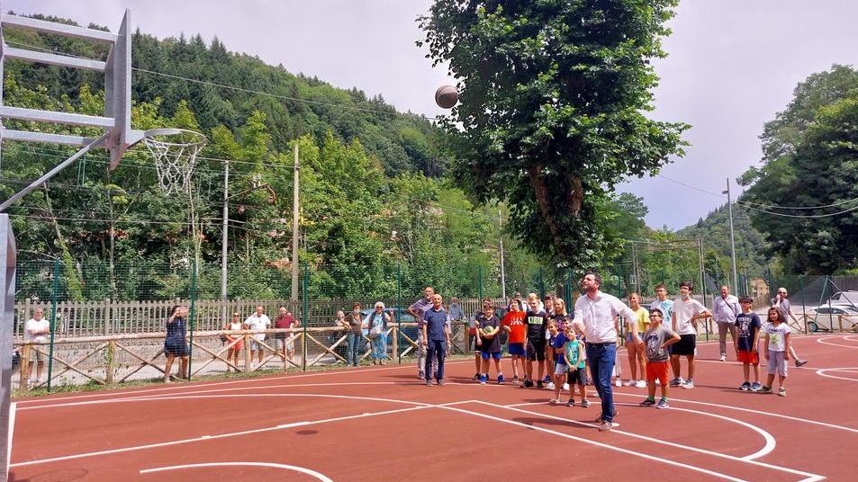 Campo sportivo polivalente taglio del nastro a Pracchia