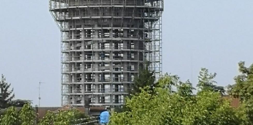 Torre piezometrica I lavori continuano con nuovi materiali