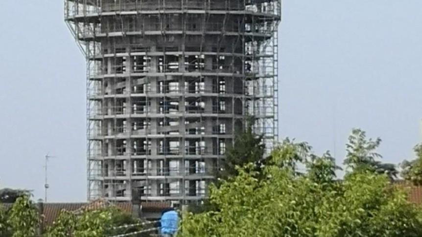 Torre piezometrica I lavori continuano con nuovi materiali
