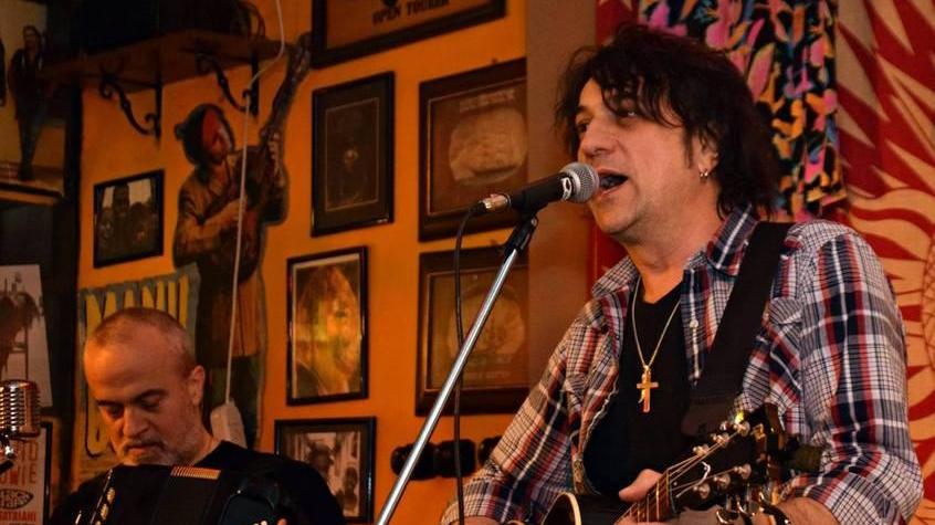 Storie di miti e di sogni Caravita e John Strada protagonisti stasera a “Un fiume di musica”