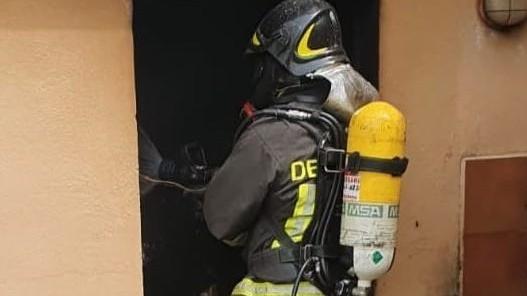 Spento l’incendio in un ripostiglio