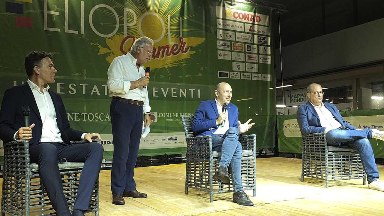 Da sinistra il sindaco Michele Conti, il conduttore Massimo Marini, il viceministro Alessandro Morelli e il direttore del Tirreno Stefano Tamburini