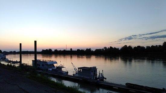 Il porto turistico di Boretto