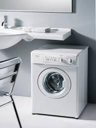 La lavatrice è rumorosa, presa a schiaffi dalla vicina