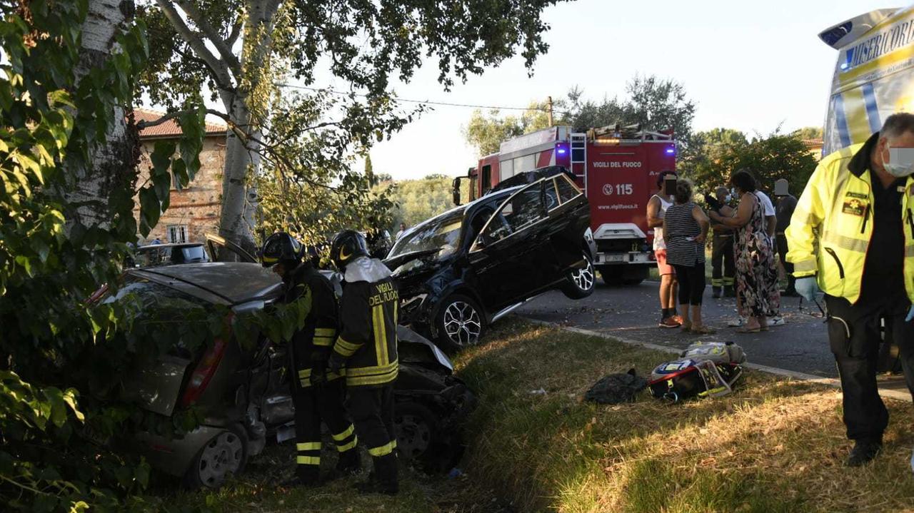 Scontro fra auto: grave una donna. Ferito anche il consigliere regionale Fantozzi