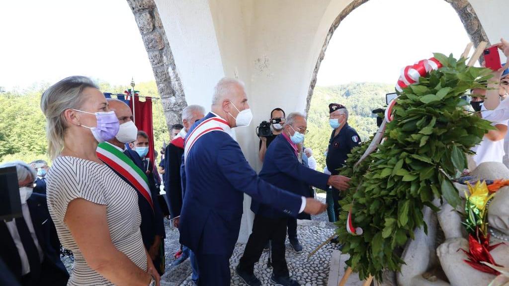 Bergamini, Verona, Giani e Pieri alla deposizione della corona di alloro