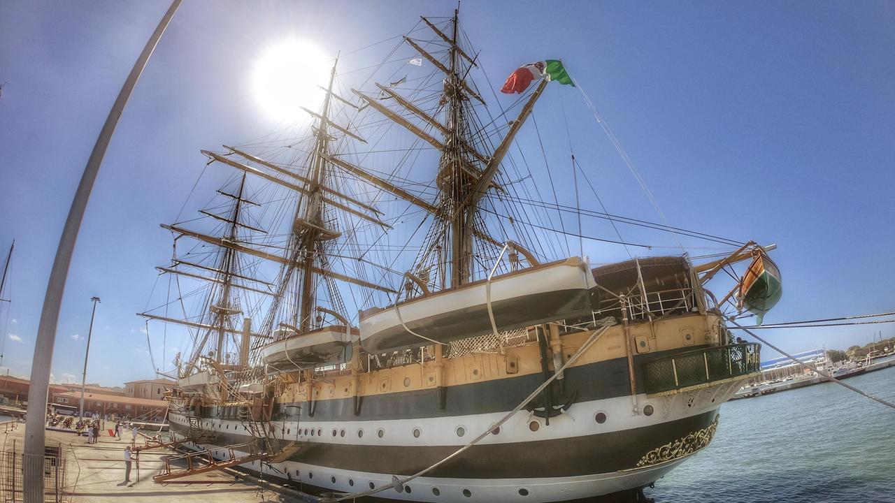Nave Vespucci (foto Franco Silvi)