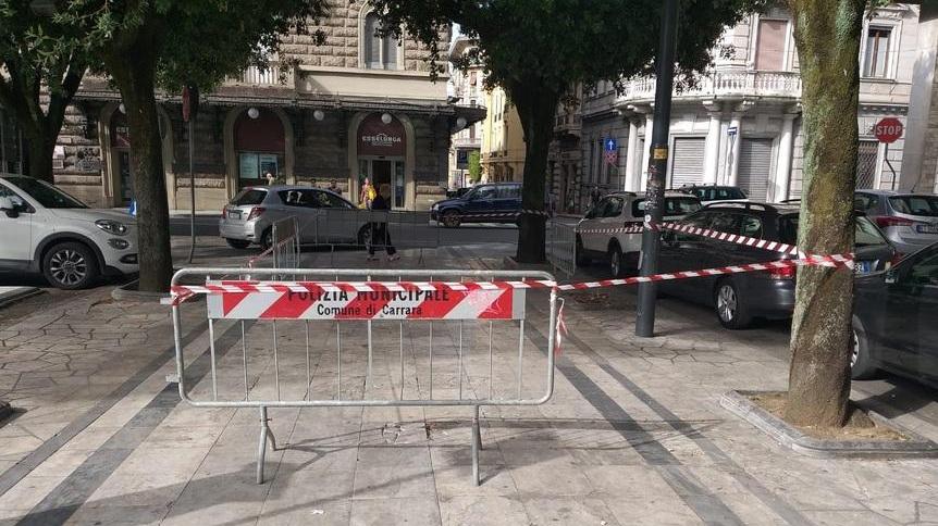121mila euro per i marciapiedi di Avenza Ma quelli del centro città sono a pezzi