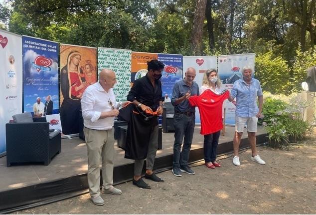 Calciatori, cantanti e vip al “Galà del Cuore” Fondi per un ospedale