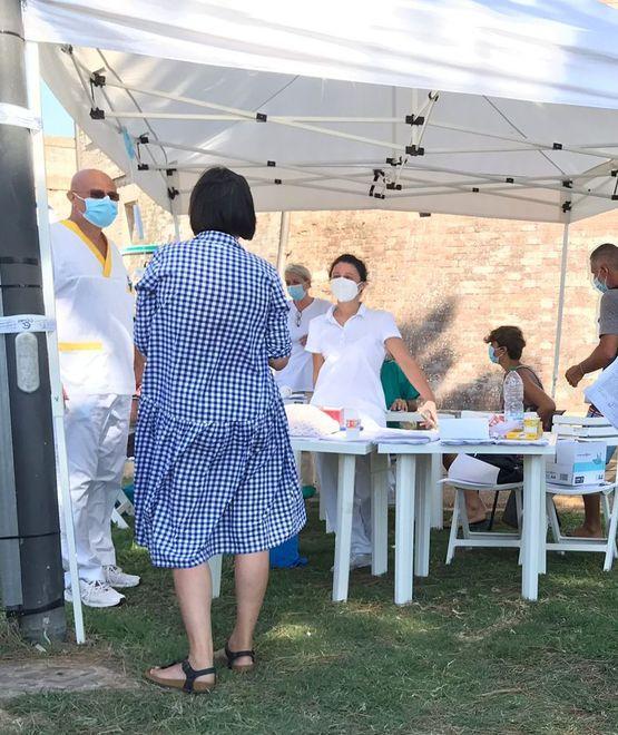 Marina di Grosseto risponde “presente” Quasi 200 vaccinati al camper anti-Covid 