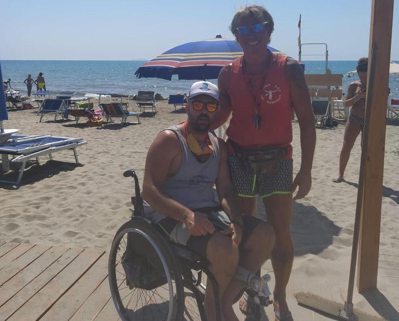 Due tombole benefiche al Bagno della polizia: «Spogliatoi per disabili grazie ai soldi ricavati» 