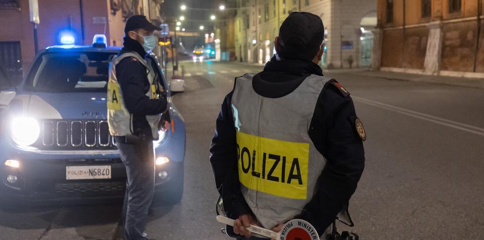 Dai controlli spunta il coltello da cucina Straniero è nei guai 