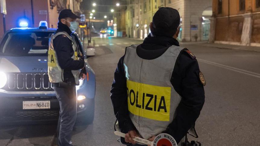 Dai controlli spunta il coltello da cucina Straniero è nei guai
