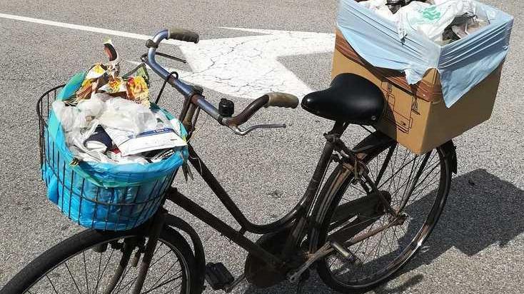 Mirabello, volontari contro i rifiuti: «L’ambiente è importante. Felici di pulire il paese»