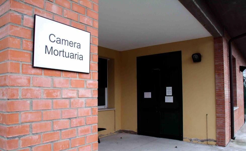 Camera mortuaria in tilt Si è rotta una delle celle: le salme spostate altrove
