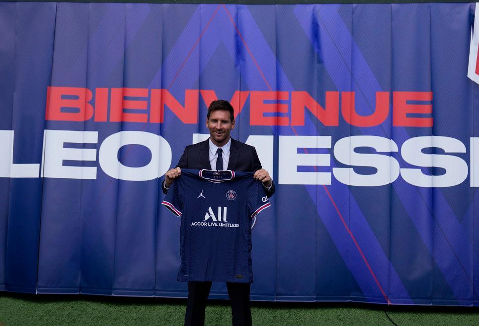 Un sorriso vale 70 milioni Così il Psg del faraone asciuga le lacrime a Messi 