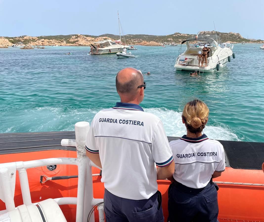 La Maddalena, noleggiatori abusivi e barche senza ticket di accesso: 160mila euro di multe