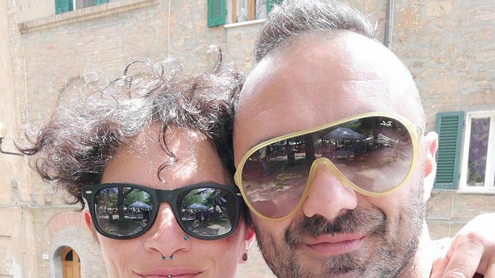 La furia del compagno dopo la cena romantica e quelle liti ascoltate dai vicini: cosa sappiamo del femminicidio di Monterotondo Marittimo